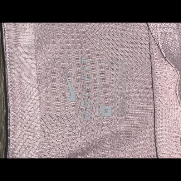 Light pink Nike Dri-fit cropped tee - Picture 3 of 3